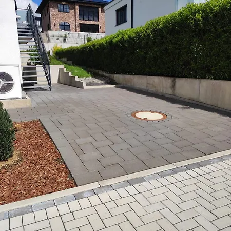 דירה Luxuriouse, Moeblierte 2 Mit Separaten Eingang, Balkon Und Eigenem Parkplatz Vor Dem Eingang