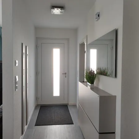 Appartamento Luxuriouse, Moeblierte 2 Mit Separaten Eingang, Balkon Und Eigenem Parkplatz Vor Dem Eingang *