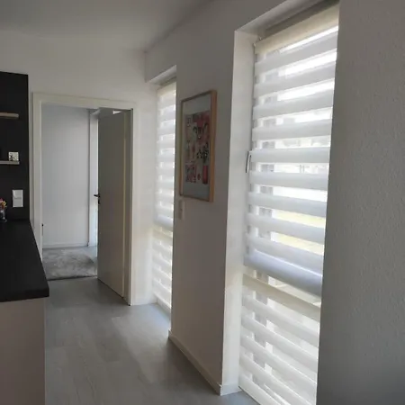 Luxuriouse, Moeblierte 2 Mit Separaten Eingang, Balkon Und Eigenem Parkplatz Vor Dem Eingang דירה