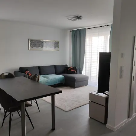 Appartamento Luxuriouse, Moeblierte 2 Mit Separaten Eingang, Balkon Und Eigenem Parkplatz Vor Dem Eingang *