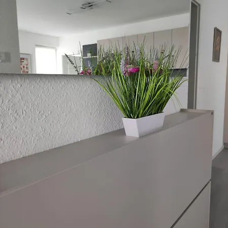 Luxuriouse, Moeblierte 2 Mit Separaten Eingang, Balkon Und Eigenem Parkplatz Vor Dem Eingang דירה
