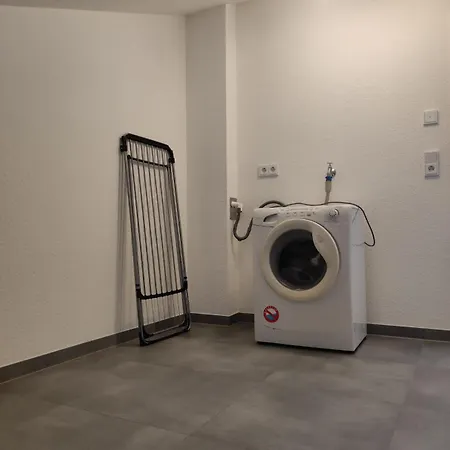 Luxuriouse, Moeblierte 2 Mit Separaten Eingang, Balkon Und Eigenem Parkplatz Vor Dem Eingang